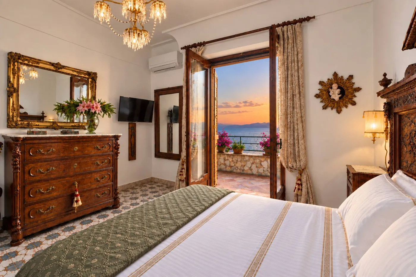 Bedroom with sea view